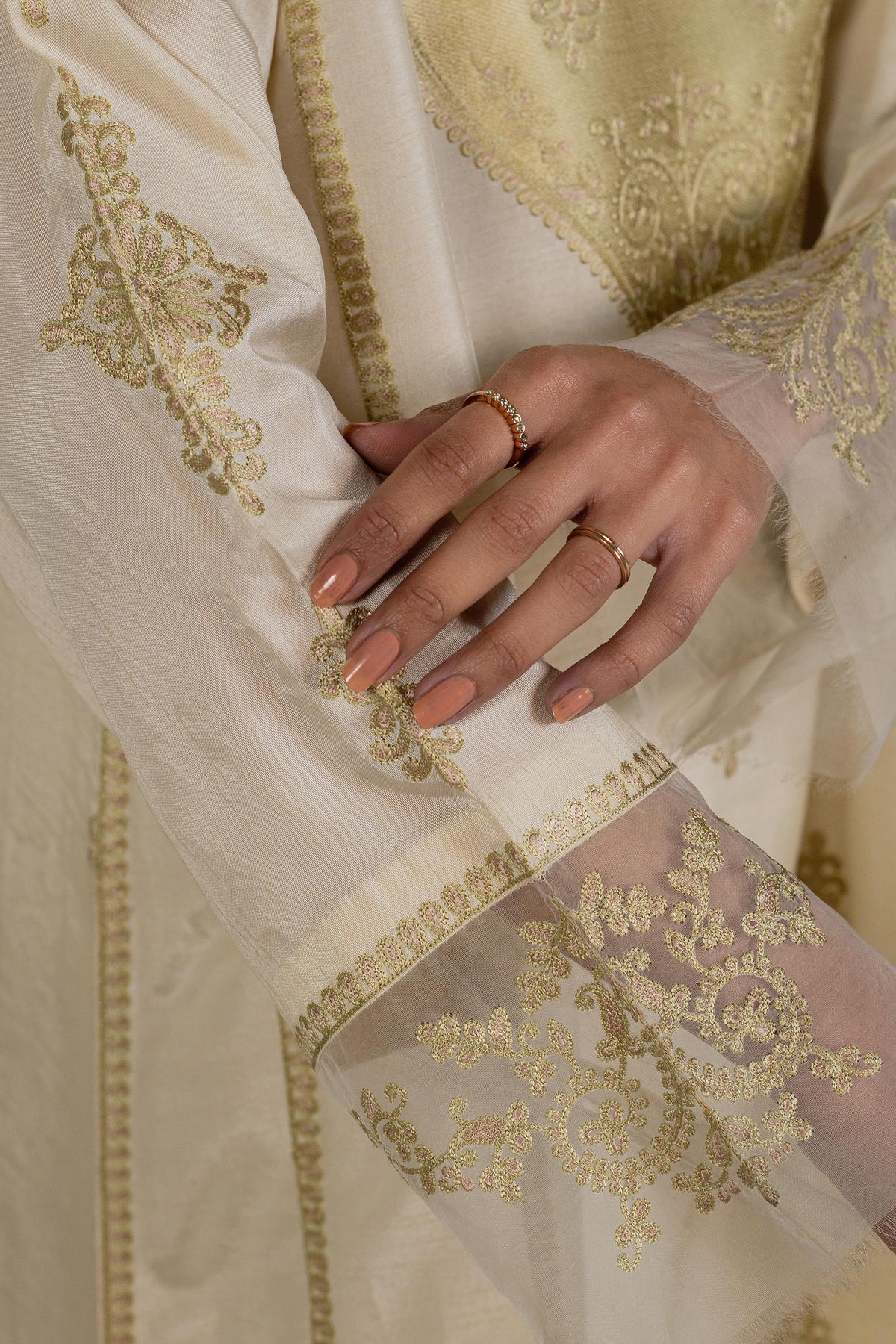 3-Piece Off-white embroidered kurta By Zara Shahjahan